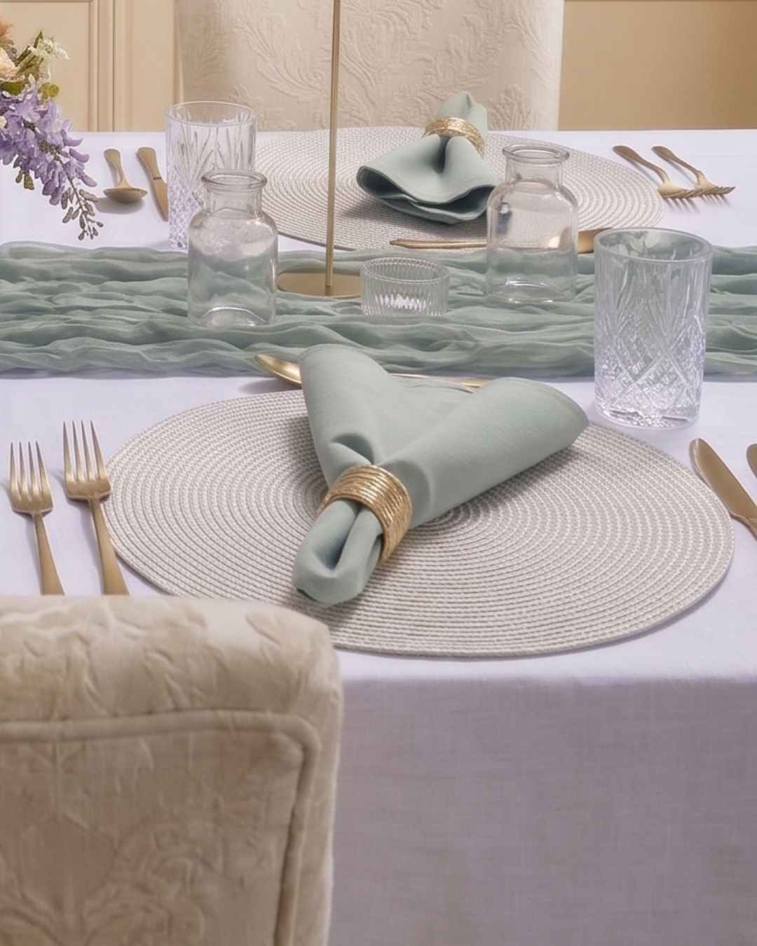 Tischdekoset „Evergreen Sage“ salbeigrün (Mietset)