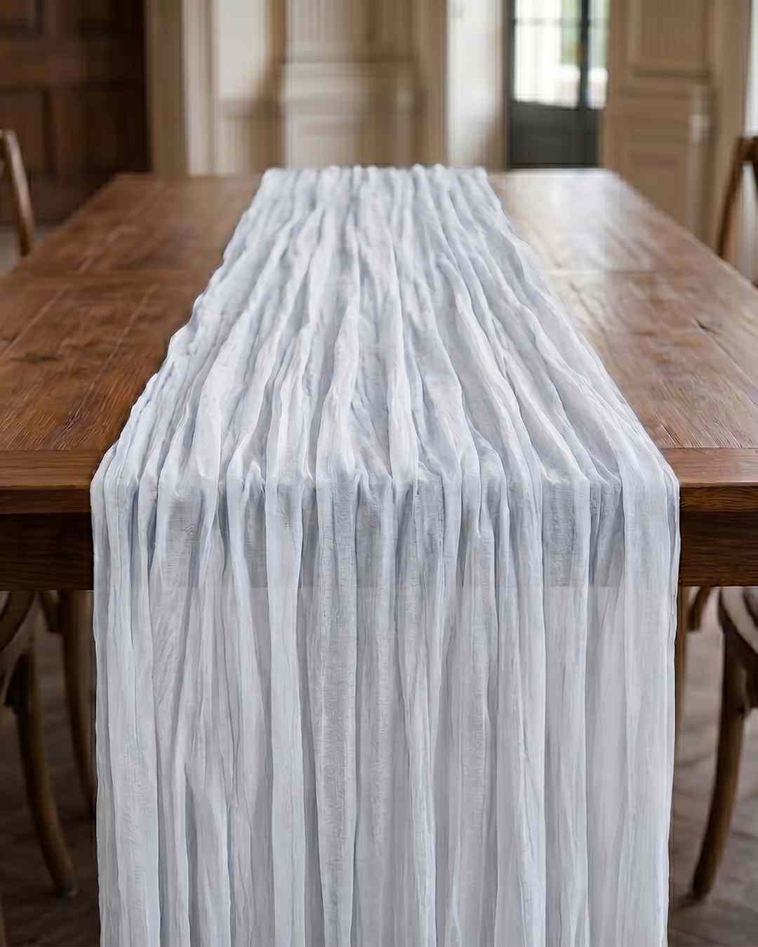 Tischläufer aus Musselin in weiss für Hochzeit und Event mieten