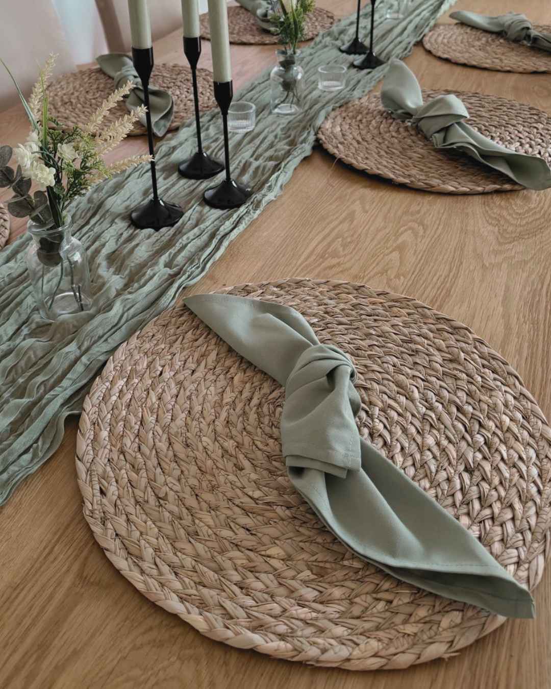 Tischdekoset „Boho Sage“ „salbeigrün“ (Mietset)